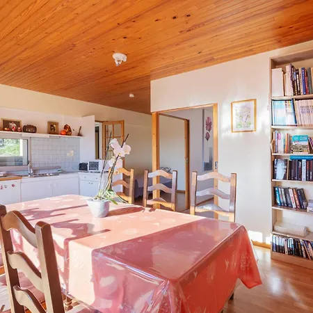 Holiday home Dels Ocells Camelas